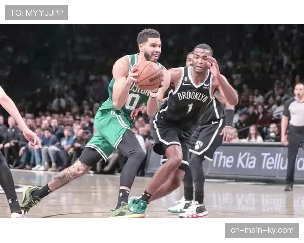 凯尔特人收缩沉退防守策略失效 福克斯直言突破回传即空位 凯尔特人收缩沉退防守策略失效 福克斯直言突破回传即空位